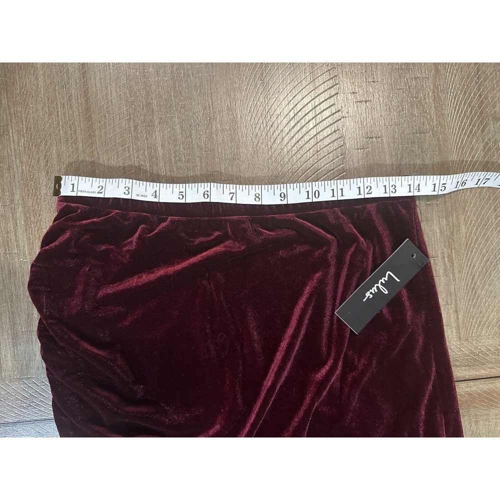 NWT Lulu’s Celebrate The Feeling Velvet Mini Skirt Burgundy Maroon Size Large - Picture 9 of 12